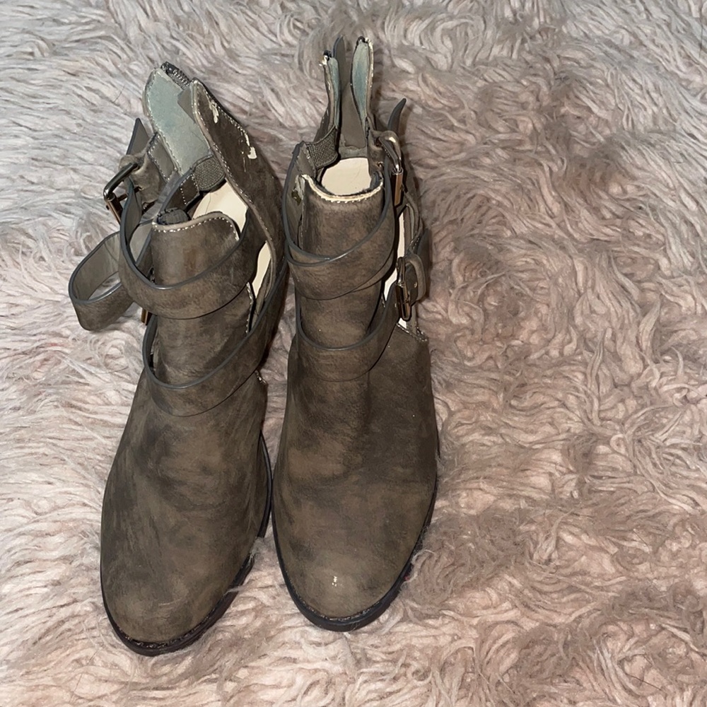 Brown ankle boot, a few scuffs on them.